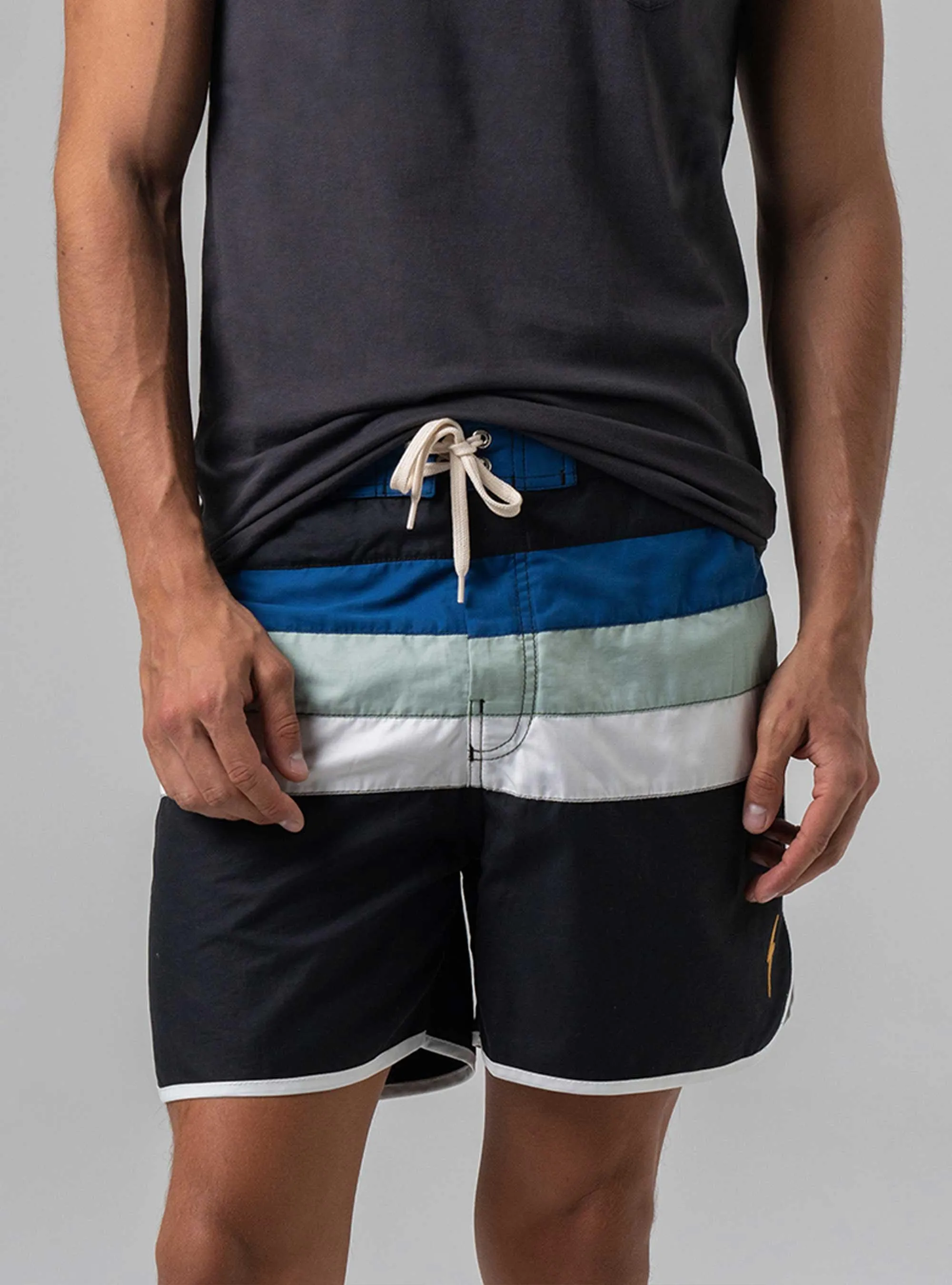 BOARDSHORTS WITH COLOR BLOCK